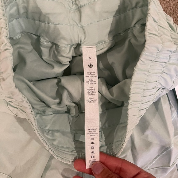 **SOLD** Lululemon track that HR short 3” NWT - Picture 6 of 7